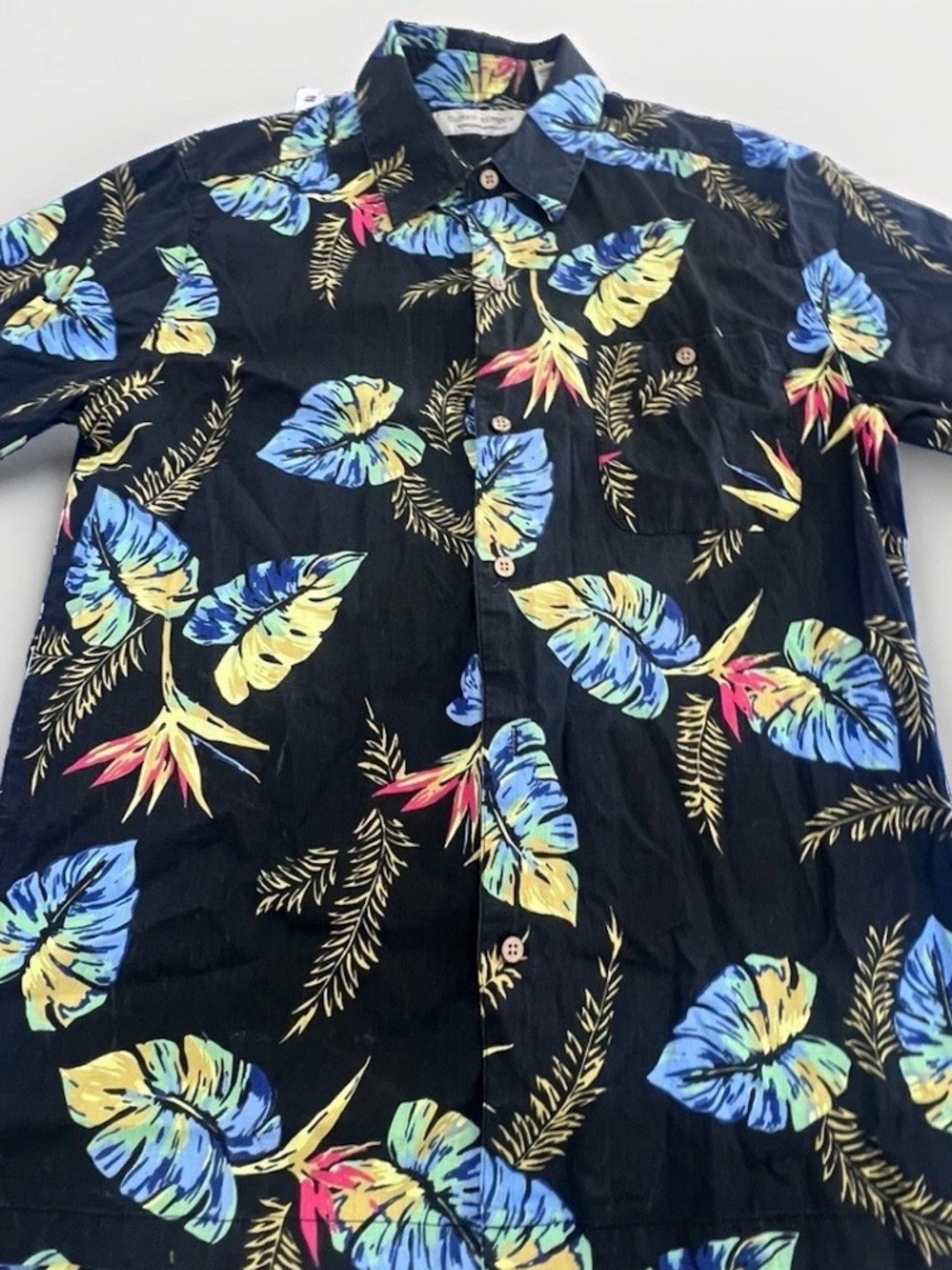 Men's Black Tropical Print Short-Sleeve Shirt